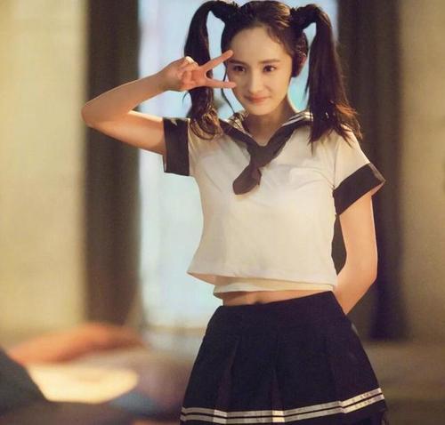 95后老师穿jk制服上课,被指有伤风化,老师有穿衣自由