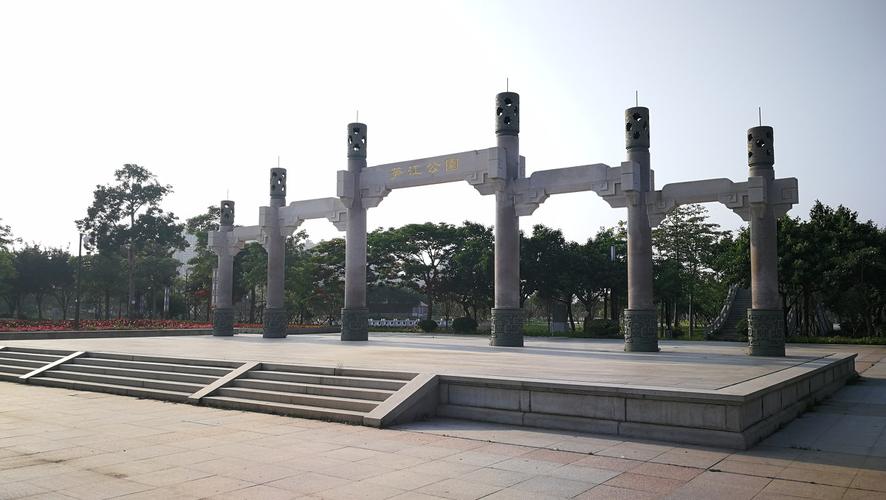 泉州江滨的一道风景线,眼前为修缮一新的笋江公园