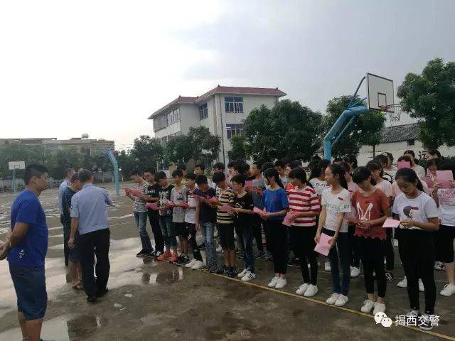 新闻| 揭西交警棉湖中队派出民警到学校举行交通安全宣教活动