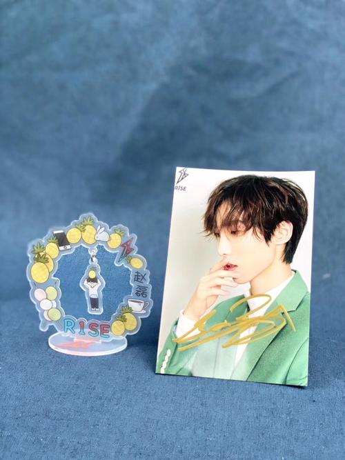 张颜齐##翟潇闻##姚琛##焉栩嘉##赵让##赵磊#立牌套装 内含一张签名照