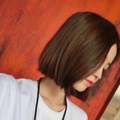高清短发侧脸头像女生短发侧脸美出新高度