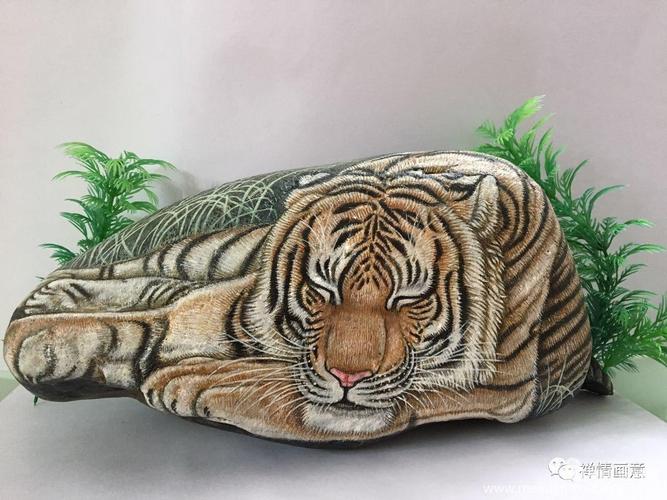 石头画风格分如下3种: 1,单纯石头上画画
