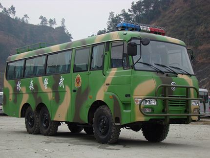 东风越野客车宿营车旅居车