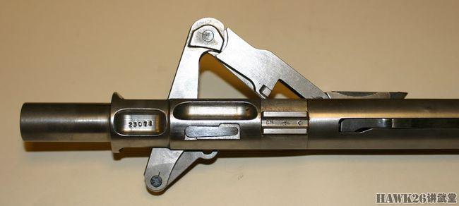 图说瑞士lmg25轻机枪达到通用机枪的标准一名士兵即可操作