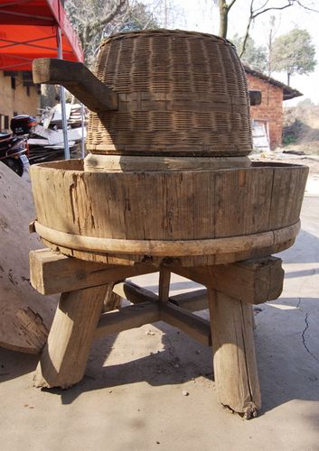 砻——客家碾米工具