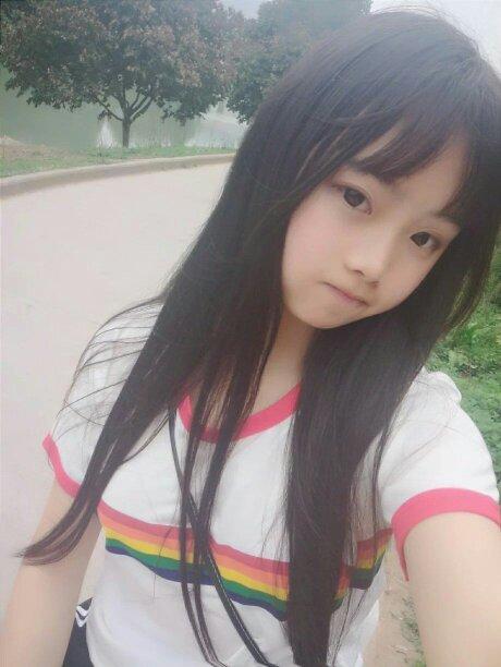 谁有七年级漂亮女生照片.