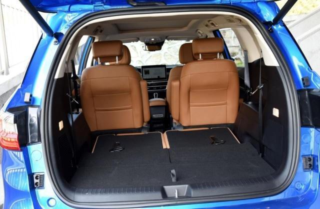 比亚迪最美最新款的6座mpv车型宋max已上市,内饰设计变美了