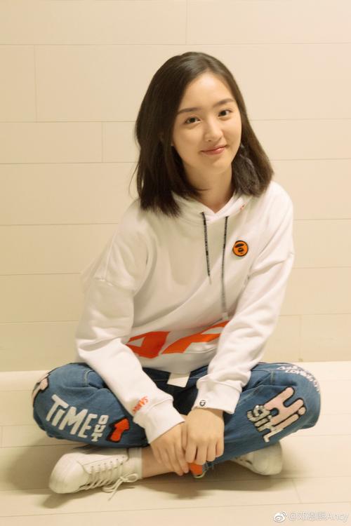 《无名之辈》好评如潮,饰演陈建斌女儿的邓恩熙年龄却