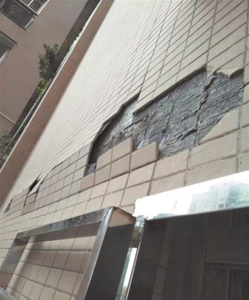丰泽学府上城小区:高楼外墙瓷砖脱落 无人处理存在隐患