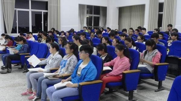 凤阳中学高三毕业生资助宣传"两课活动"纪实