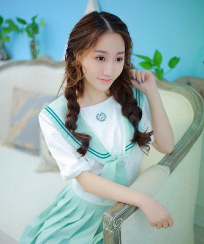 毕业季女生中分双麻花辫编发发型