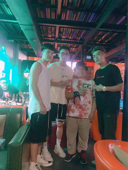 头盔哥,哎哟薇,徐梦迪,栾景阳_耀yaohouse潮流主题餐吧自由行热门攻略