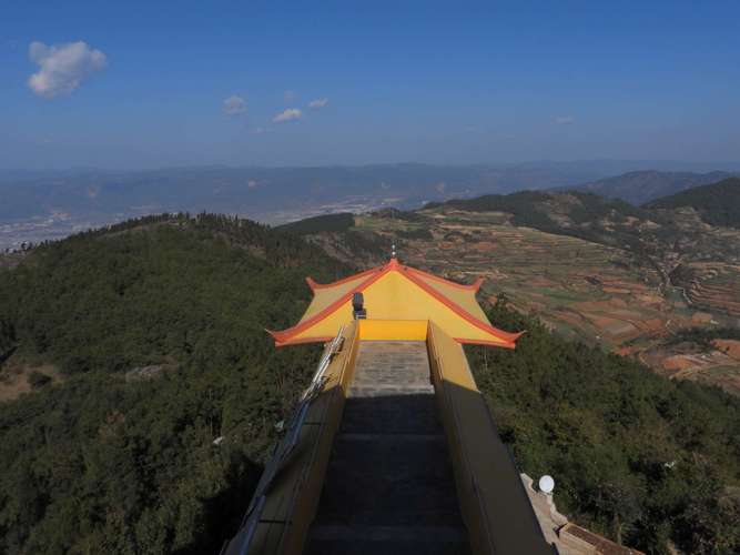 "龙马腾霄" 游龙马山风景区