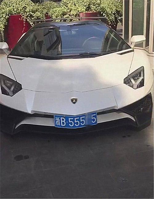 宁波现900万兰博基尼,看到车牌那一刻,即便开迈巴赫也