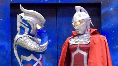 同样是红族奥特曼,为什么赛文的身体是红色,赛罗的却是蓝色?