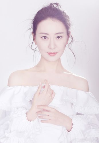 演员王乐君时尚大片曝光 皮肤白皙妆容淡雅