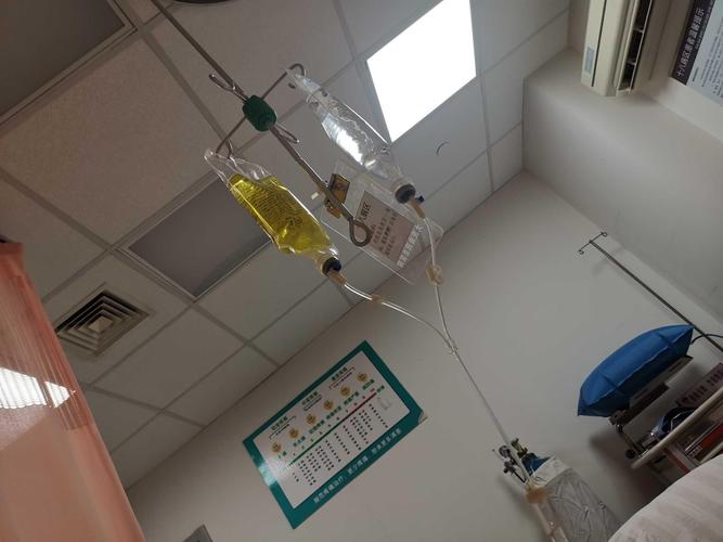 急性胆囊炎入院第二天,昨天点滴6瓶,禁食