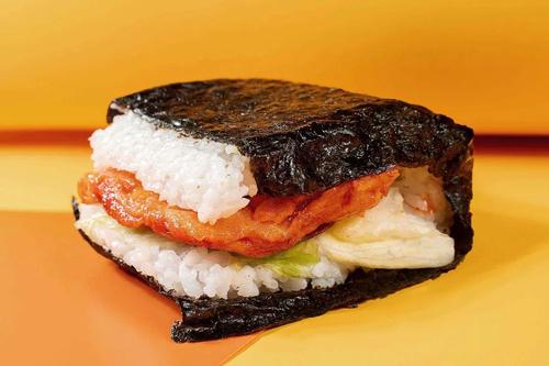 搭配粒粒饱满的米饭加大的香嫩鸡肉奥尔良烤鸡大口饭团满足你吃鸡欲望