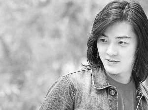 频被问婚事郑伊健有点烦