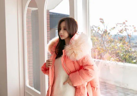 美图欣赏:孙允珠,草莓气泡初恋甜蜜果酱羽绒服