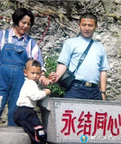 浙江频道 > 正文王伟坠机失事后,他的妻子阮国琴被特招入伍,带着儿子