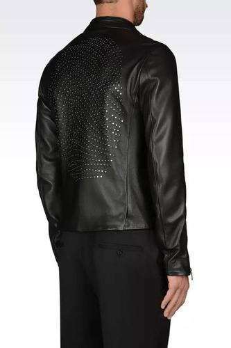 emporio armani2017 春夏系列铆钉指纹图案皮衣 藏匿于服装内饰之中