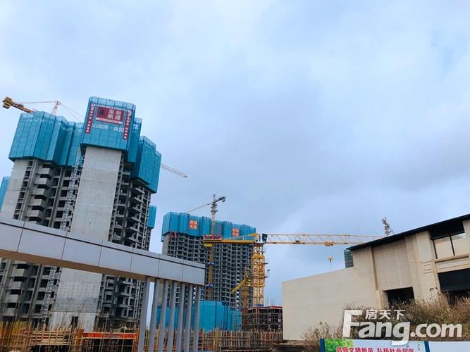 项目动态:山湖海·奥园江山府在售3-8号楼建面约105-122㎡四房单位