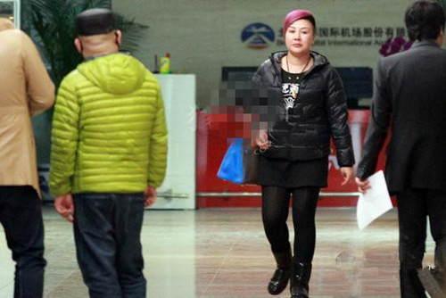 郭德纲老婆王慧现身机场 网友:这样的王慧很郭德纲