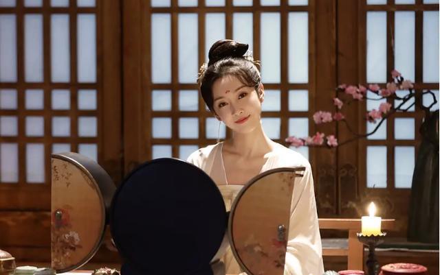 与君歌:紫苑故意露出大腿,王林欲火难耐伸手进入牢笼抚摸