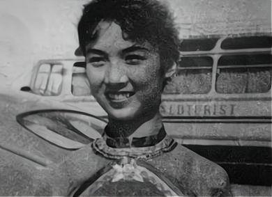 她是林立果的未婚妻,美若天仙多才多艺,如今远嫁异国过得很幸福