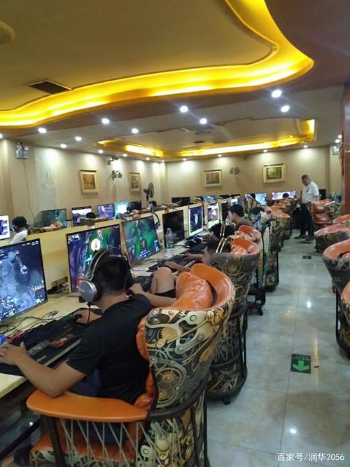 想当年第一次去网吧上网就只会斗地主,什么都不会操作,那是很久