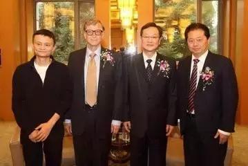 中国首富与世界首富聚餐,比尔盖茨公开表示:马云下一个世界首富