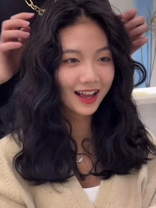 锁骨烫发发型_小红书