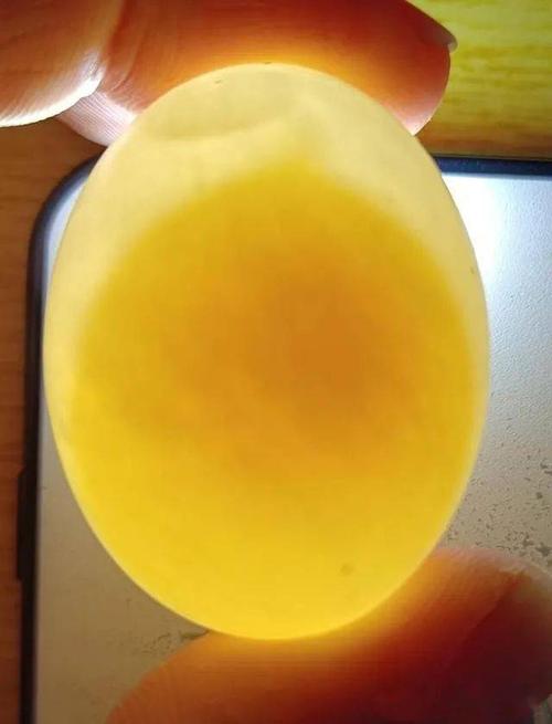 首先,看一下第一张图片,如下图:这是我家棚中鸽子把蛋下齐的第1天