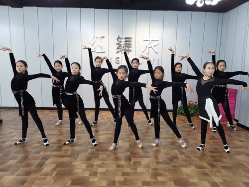 送给舞蹈生的8句励志语录,句句戳心,任何光鲜亮丽的背后都是付出努力