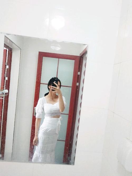 4个月肚子不显怀正常吗?