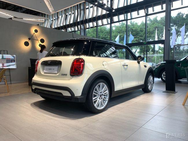 新一代mini三门版车型到店内外设计多处升级