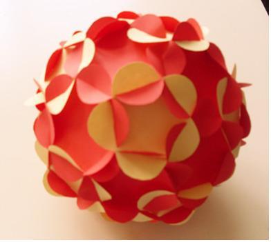 小学六年级下册美术彩球怎么做