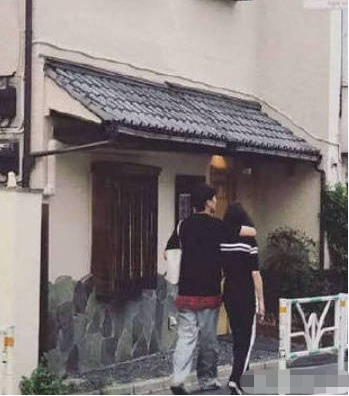 郑爽爆料男友张恒很"娘" 大胆公开男方私密事