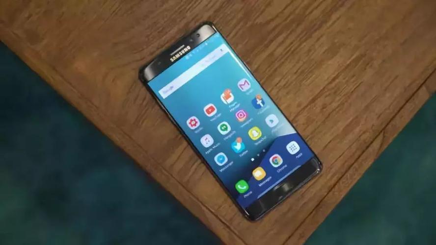 今年的小米8,小米8 se均采用了三星的oled面板;华为mate10 pro,p20