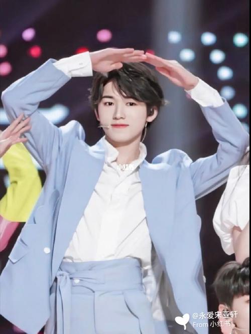 宋亚轩神仙壁纸_宋亚轩_壁纸_素材_壁纸