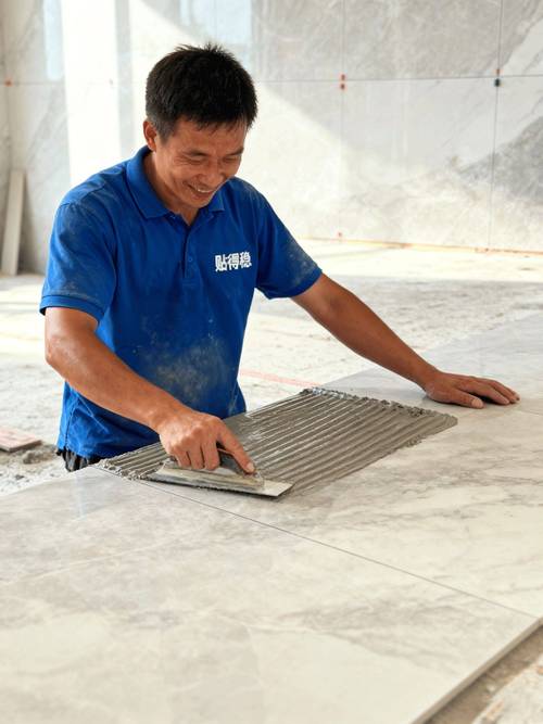 岩板大板瓷砖胶怎么用?贴得稳岩板胶:四步搞定大砖铺贴!