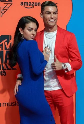 欧洲杯十位美妻魔笛妻子精明桑乔女友清纯c罗女友人生赢家