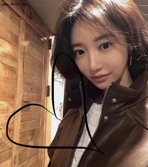 明星高俊熙ins更新自己的超短发照片短发真的太适合她了
