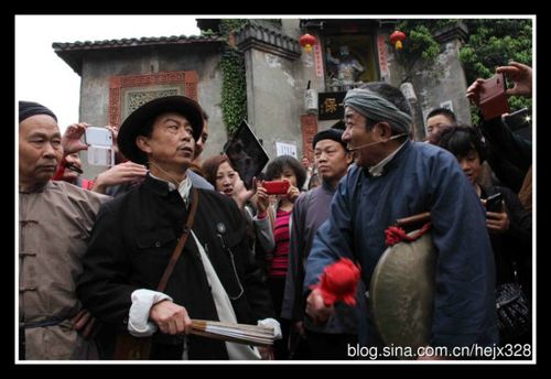 王保长抓壮丁是为了找填房男
