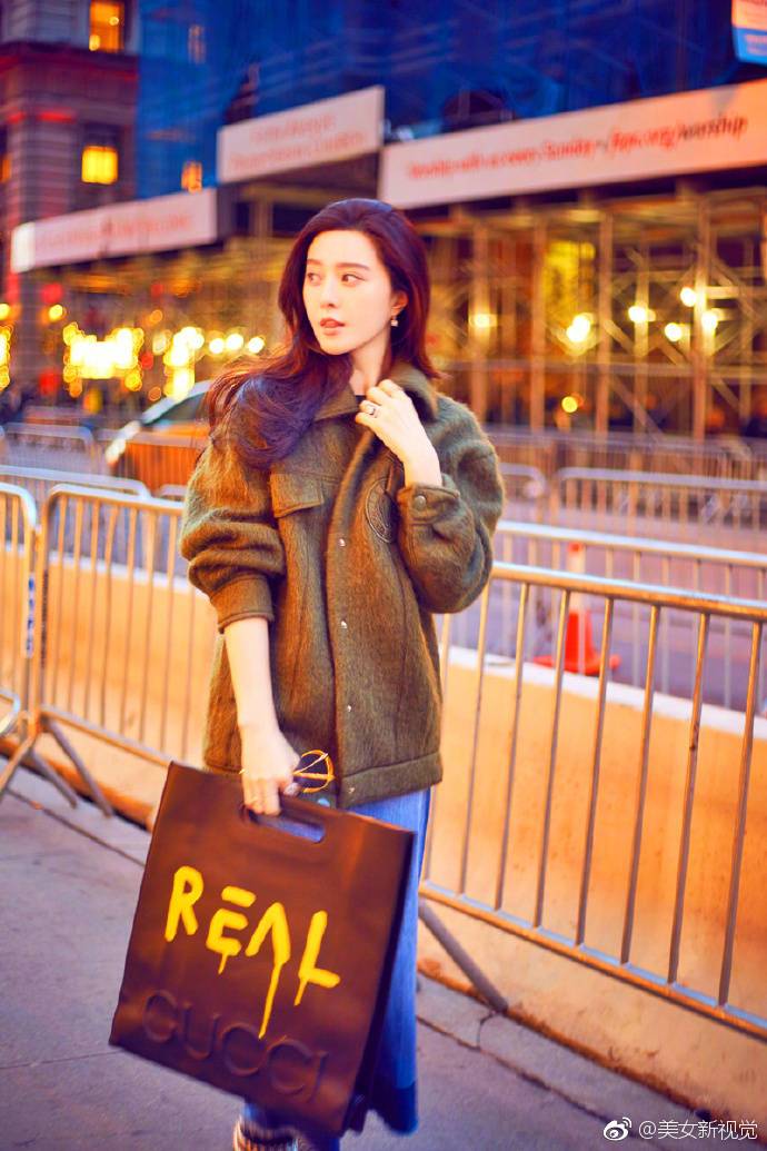 范冰冰亮相街头随意街拍春意盎然美人如画