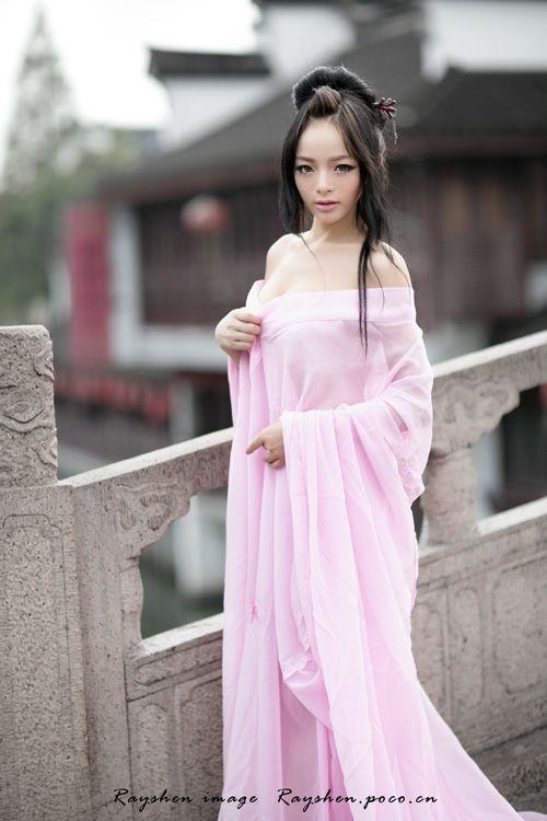坦胸露肩古装美女 女神歪歪领衔福利妹子图
