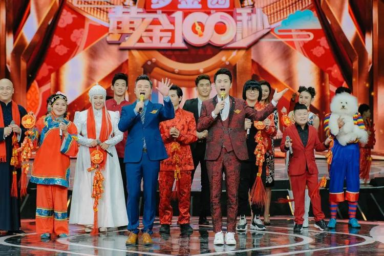 吃团圆饭 唠唠家常呢 新春欢聚之余别忘了收看 今晚19:30 《黄金100秒