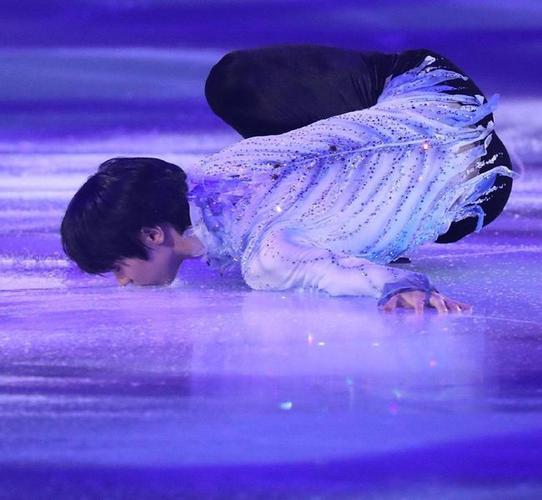 羽生结弦留下的冰痕,冰面上最美的"画作"|花样滑冰|花