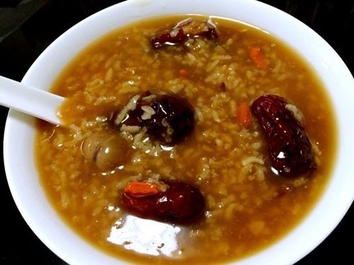 皇后娘娘入后厨做的桂圆红枣糯米粥